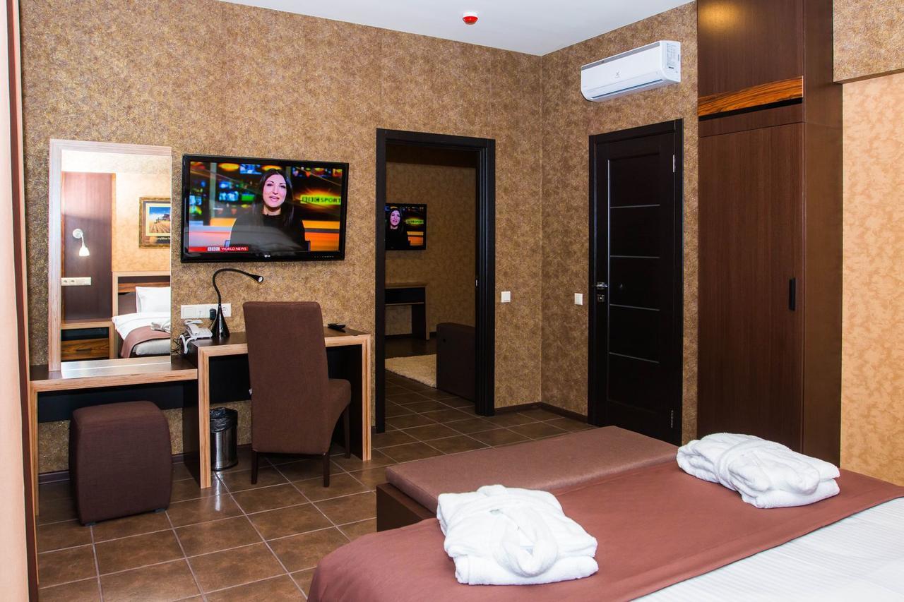 Hotel Lubenska Sloboda Olshanka ภายนอก รูปภาพ